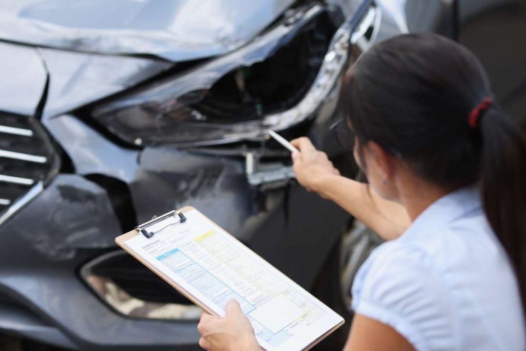 image of competing evidence being weighed when fault is unclear after a car accident